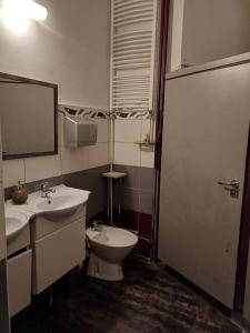 Ένα μπάνιο στο Loft Apartments and Event Venue in Central Warsaw