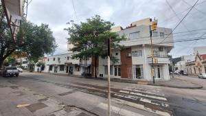 an intersection of an empty street with a white building at Duquesa Valentina Hotel in Salta