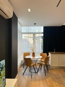 a dining room with a table and chairs at Alles Komuna studio apartment in Tirana