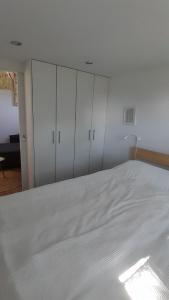 Postel nebo postele na pokoji v ubytování Tiny Haus C235 Wacholderdrossel + 2 fotografie