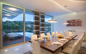 Posedenie v ubytovaní Stunning Brac Villa 5 Bedrooms Villa Infinite Stunning Sea Views Seafront Location Sutivan