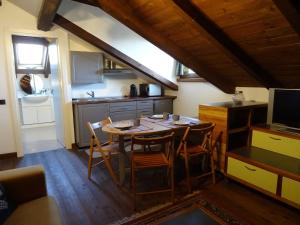 a kitchen with a table and chairs in a room at Mia Experience Lake Como in San Fermo della Battaglia