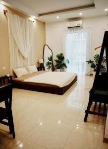 a bedroom with a large bed and a window at Villi Hà Nội Homestay in Hanoi