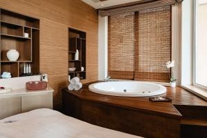 Vannituba majutusasutuses Radisson Blu Resort & Spa, Malta Golden Sands