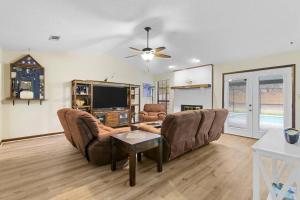 a living room with two chairs and a television at Sunnyside Retreat, Private pool, Bluewater Bay, Sleeps 11, Fenced Yard in Niceville