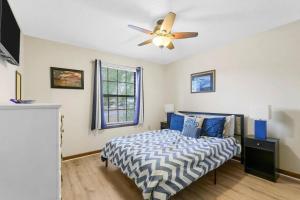 a bedroom with a bed and a ceiling fan at Sunnyside Retreat, Private pool, Bluewater Bay, Sleeps 11, Fenced Yard in Niceville +24 photos