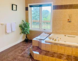 a large bathroom with a tub and a window at Amazing Unique House in Richmond Hill in Richmond Hill +70 photos