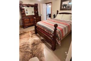 Katil atau katil-katil dalam bilik di Farrington Legacy Ranch