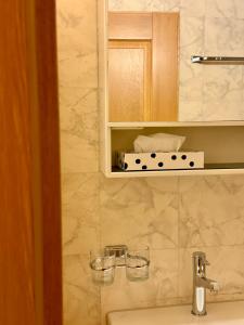 Bilik mandi di Taurus Tell Gasthaus Andermatt