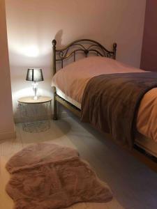 Postel nebo postele na pokoji v ubytování Chez tonton - Appartement familial 1-6 personnes - plein centre - wifi