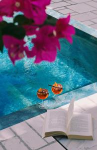 Bazén v ubytování VILLA MARGARIT Boutique Hotel nebo v jeho okolí