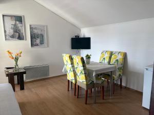 Televisyen dan/atau pusat hiburan di Apartments Herceg Novi +12 gambar