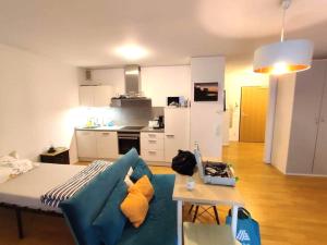 O bucătărie sau chicinetă la Charming 1-Bedroom Apartment with Natural Light and Balcony