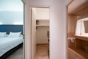Cama ou camas em um quarto em Hotel Les Arcades