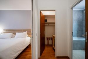 Cama ou camas em um quarto em Hotel Les Arcades