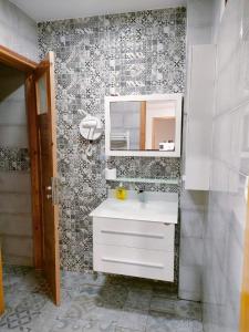 Bilik mandi di Charmant et pratique