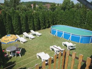 Swimmingpoolen hos eller tæt på VUCA medencés, klimatizált Apartmanház