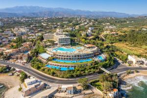 Bazén v ubytování Leptos Panorama Hotel nebo v jeho okolí