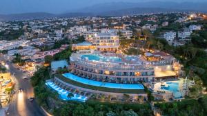 Bazén v ubytování Leptos Panorama Hotel nebo v jeho okolí
