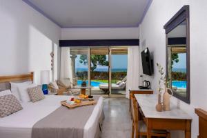 Bazén v ubytování Leptos Panorama Hotel nebo v jeho okolí
