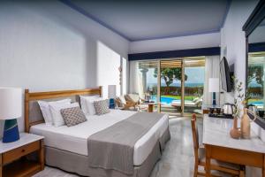 Bazén v ubytování Leptos Panorama Hotel nebo v jeho okolí