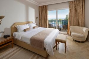 Postel nebo postele na pokoji v ubytování Verdi Tunis Beach Resort