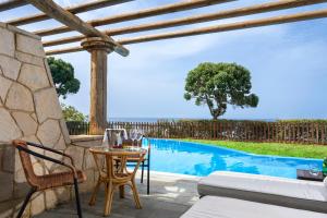 Bazén v ubytování Leptos Panorama Hotel nebo v jeho okolí