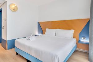 Postel nebo postele na pokoji v ubytování B&B HOTEL Bergamo Executive