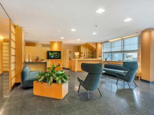 TV a/nebo společenská místnost v ubytování B&B HOTEL Bergamo Executive