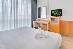 Postel nebo postele na pokoji v ubytování B&B HOTEL Bergamo Executive