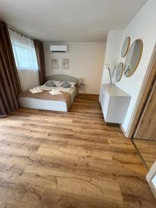Katil atau katil-katil dalam bilik di AZUR Apartments Alsóörs +76 gambar