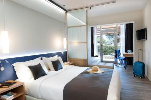 Posteľ alebo postele v izbe v ubytovaní Blue Dolphin Hotel + 37 fotografií