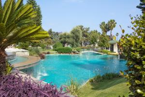 una piscina in un resort con fontana di Mirage Park Resort-Ultra All Incl. a Kemer