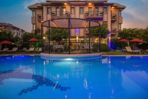Bazén v ubytování Golden Moon Hotel nebo v jeho okolí