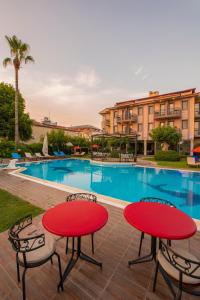 Bazén v ubytování Golden Moon Hotel nebo v jeho okolí