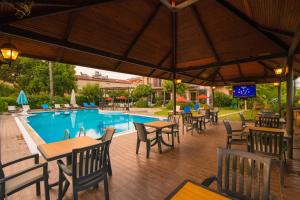Bazén v ubytování Golden Moon Hotel nebo v jeho okolí