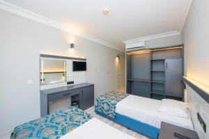 Postel nebo postele na pokoji v ubytování Golden Moon Hotel
