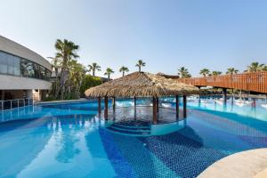 Bazén v ubytování Sherwood Dreams Resort nebo v jeho okolí