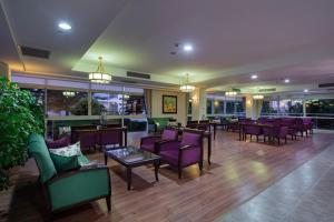 Ruang duduk di Trendy Side Beach Adults Only