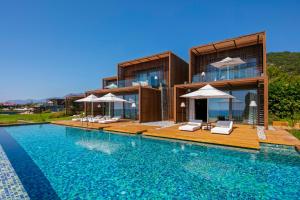 Bazén v ubytování Maxx Royal Kemer Resort nebo v jeho okolí