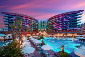 Bazén v ubytování Calyptus Kirman Premium - Ultra All Inclusive nebo v jeho okolí