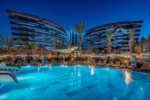 Bazén v ubytování Calyptus Kirman Premium - Ultra All Inclusive nebo v jeho okolí