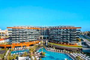 Bazén v ubytování Calyptus Kirman Premium - Ultra All Inclusive nebo v jeho okolí