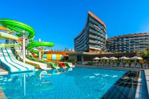 Bazén v ubytování Calyptus Kirman Premium - Ultra All Inclusive nebo v jeho okolí