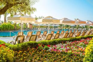 Bazén v ubytování Calyptus Kirman Premium - Ultra All Inclusive nebo v jeho okolí