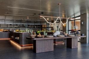 Comida no hotel ou em algum lugar perto