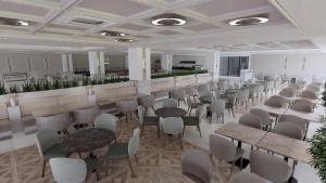 Una sala con sillas y mesas y un bar. en Q Ella Beach Hotel, en Side