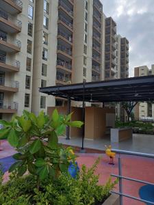 ビジェータにあるLindo y acogedor apartamentoの市街日焼け付きの建物の眺め