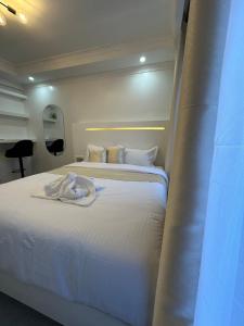 Ένα ή περισσότερα κρεβάτια σε δωμάτιο στο Pamoja Cozy Stays