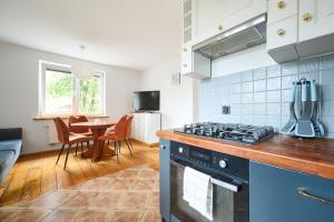 a kitchen with a stove and a dining room at GM Jagiellończyk in Olsztyn